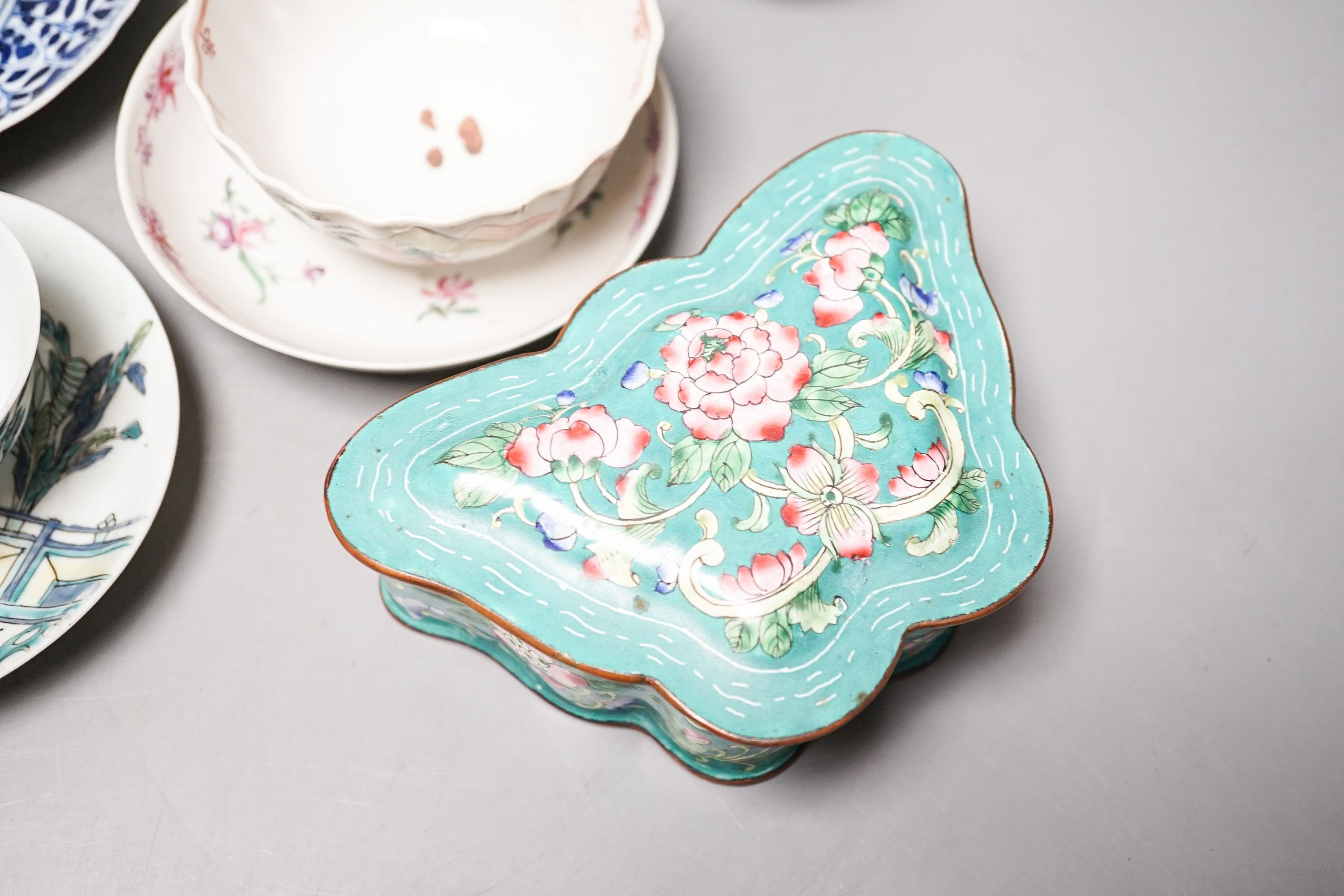 A group of Chinese porcelain teabowls and saucers, 18th-20th century